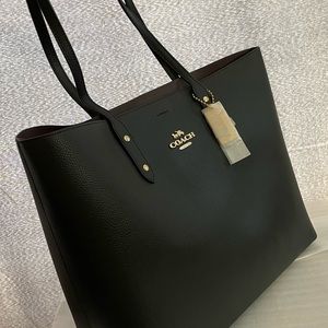 NWT Coach Large Town Tote, black leather, original packaging, a classic bag!